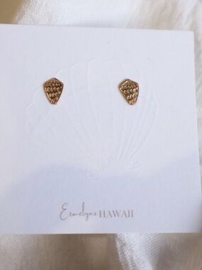 Emelyne Hawaii Gold Cone Shell 🐚 Textured Mini Stud Earrings